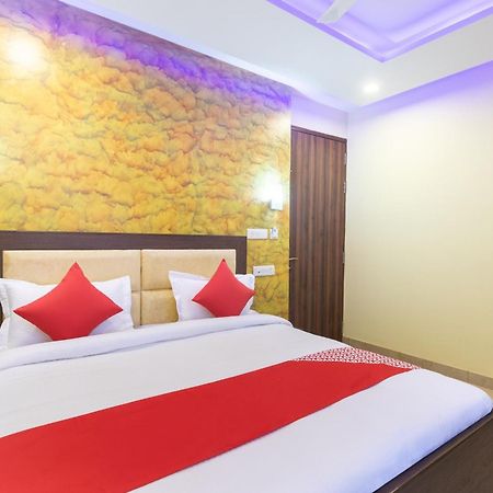Super Oyo Hotel O Red Stone Inn Нью-Делі Екстер'єр фото