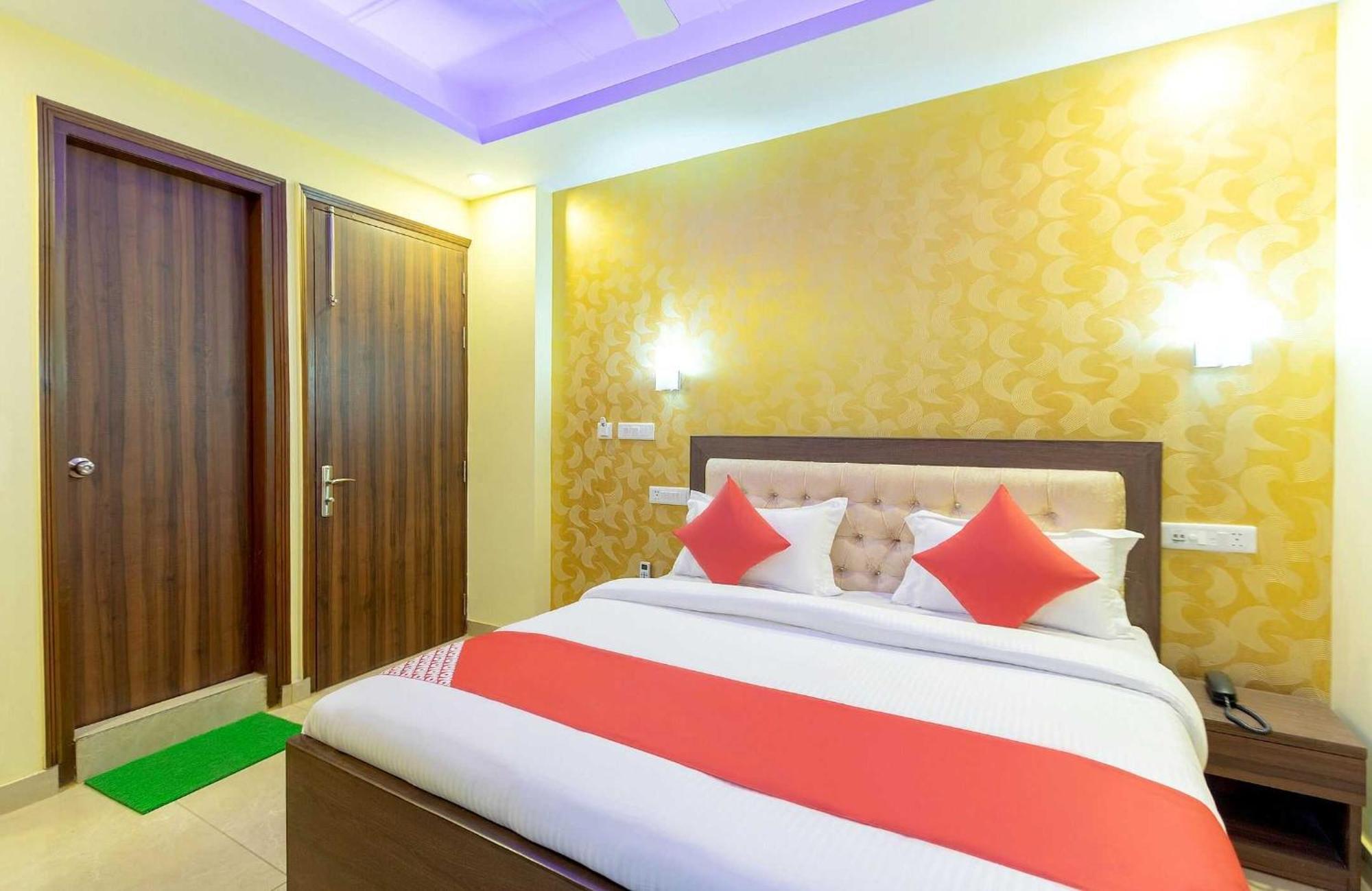 Super Oyo Hotel O Red Stone Inn Нью-Делі Екстер'єр фото