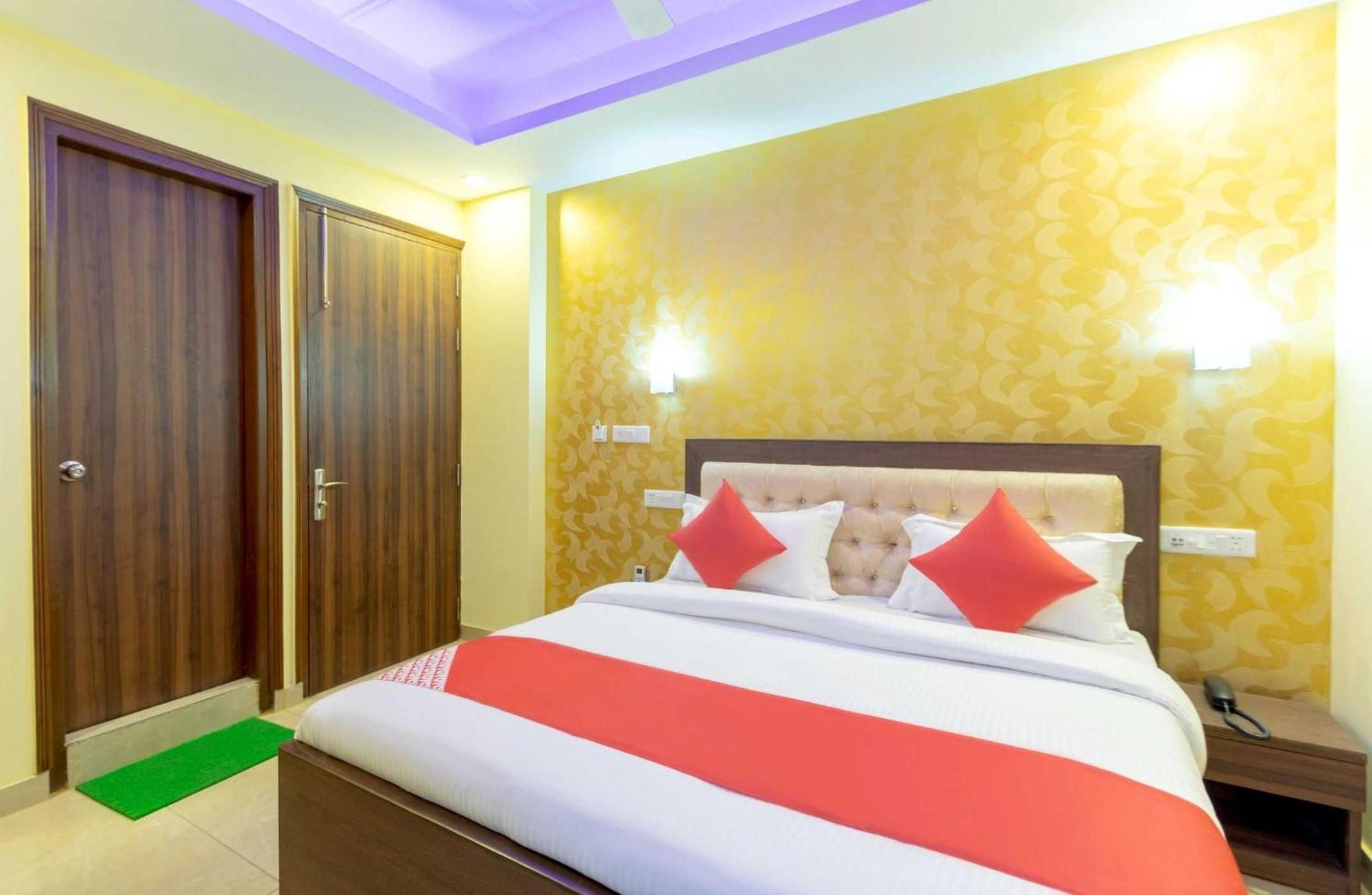 Super Oyo Hotel O Red Stone Inn Нью-Делі Екстер'єр фото