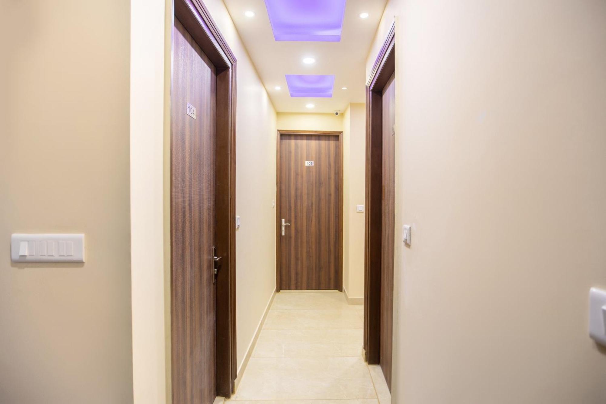 Super Oyo Hotel O Red Stone Inn Нью-Делі Екстер'єр фото