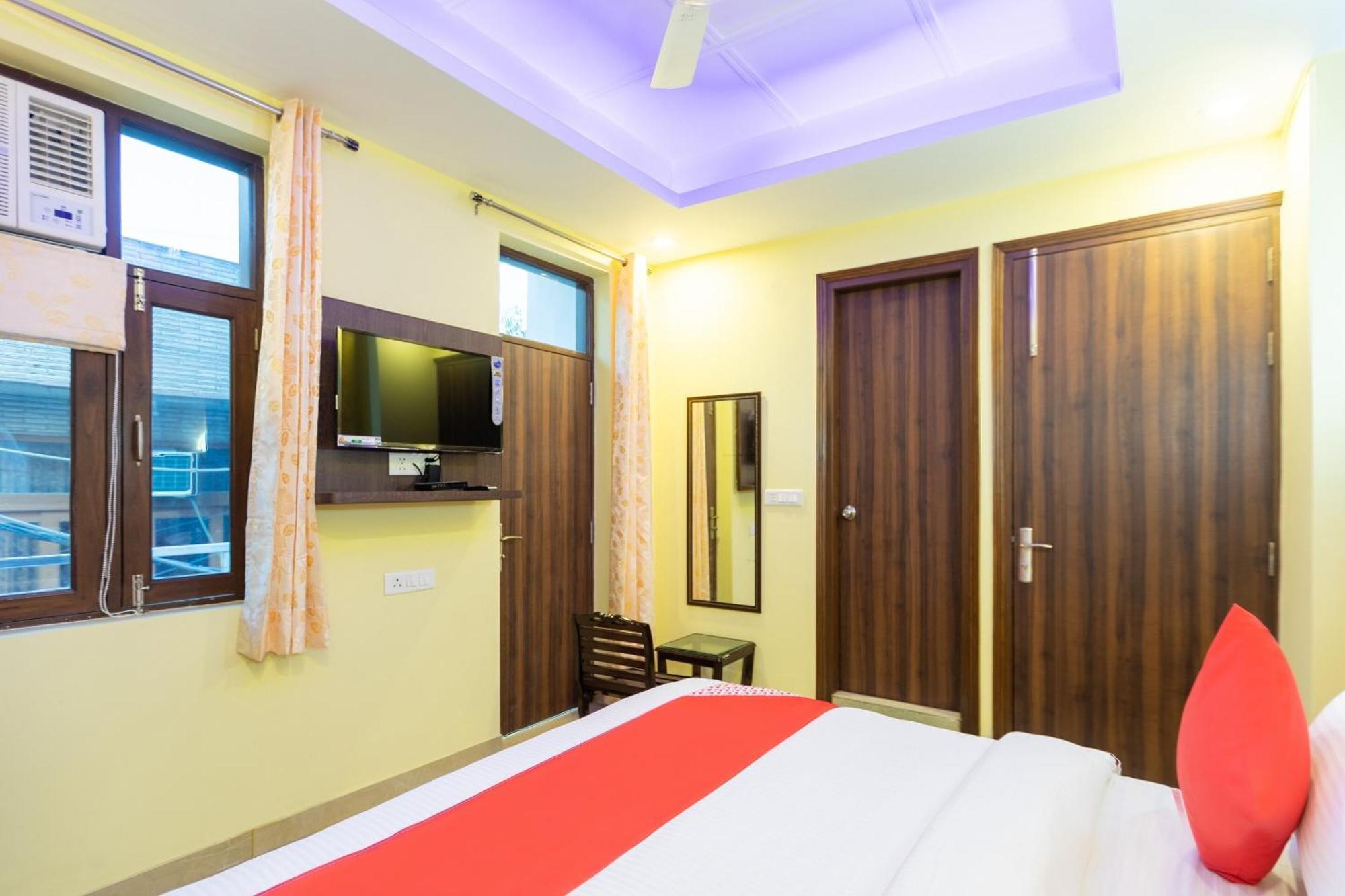 Super Oyo Hotel O Red Stone Inn Нью-Делі Екстер'єр фото