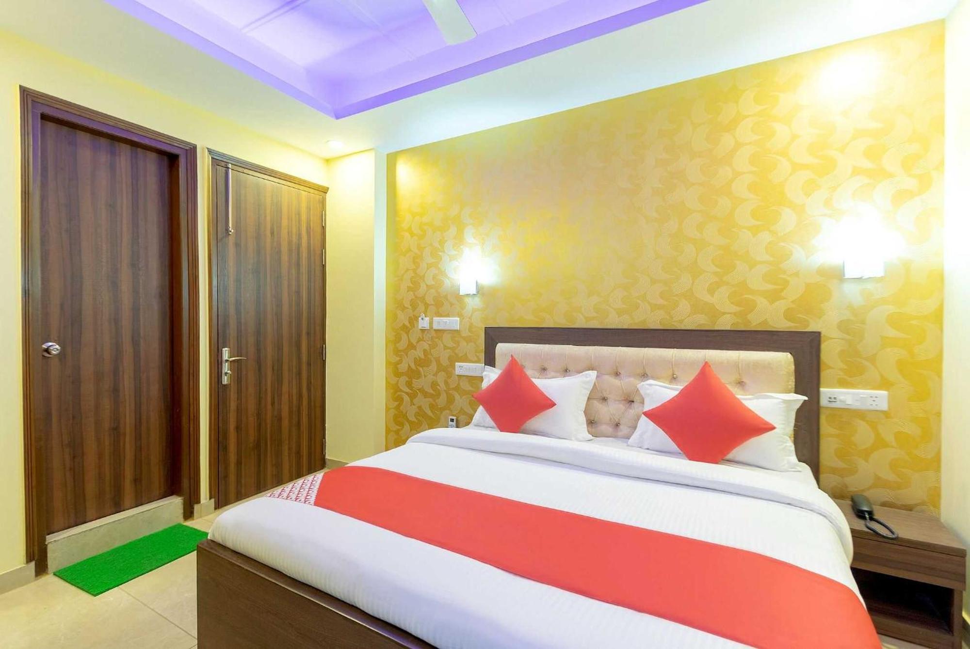 Super Oyo Hotel O Red Stone Inn Нью-Делі Екстер'єр фото