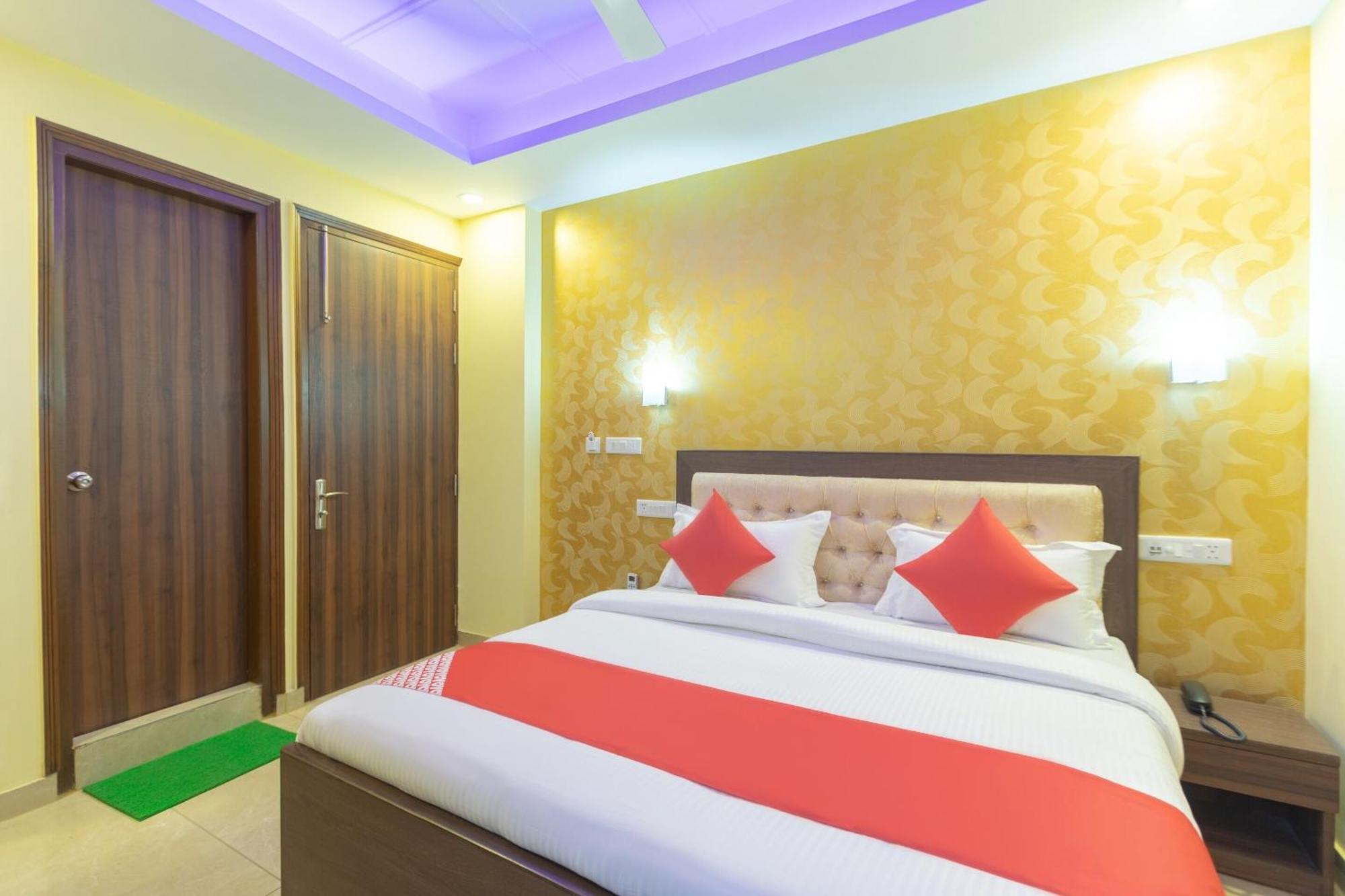 Super Oyo Hotel O Red Stone Inn Нью-Делі Екстер'єр фото