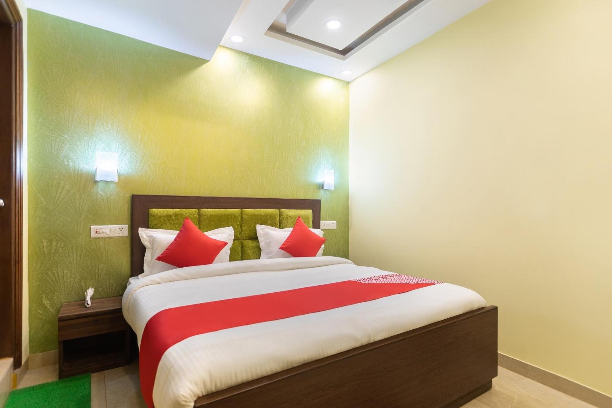 Super Oyo Hotel O Red Stone Inn Нью-Делі Екстер'єр фото
