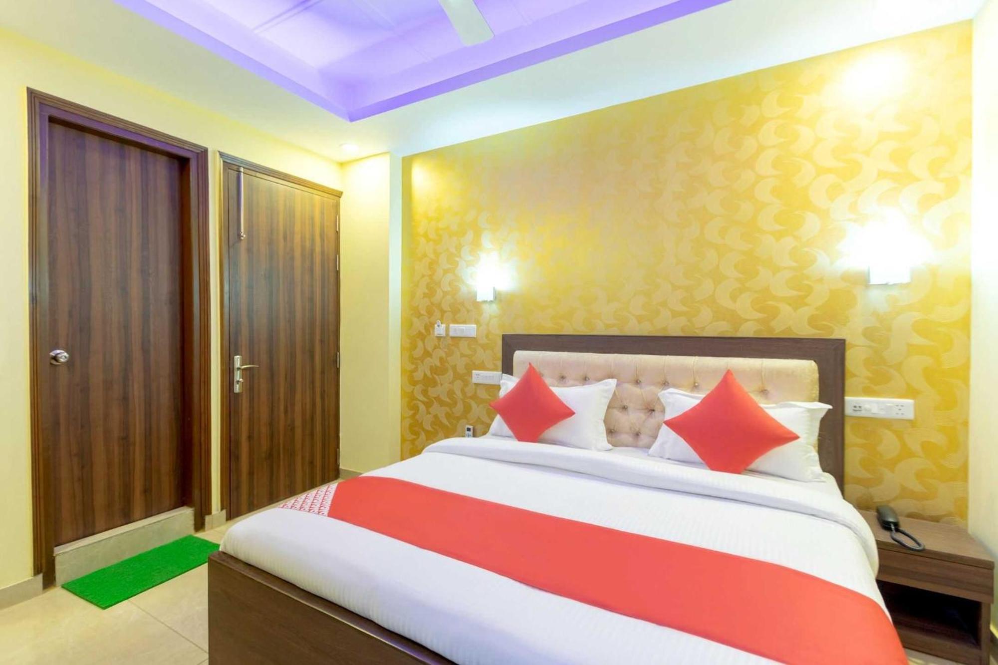 Super Oyo Hotel O Red Stone Inn Нью-Делі Екстер'єр фото