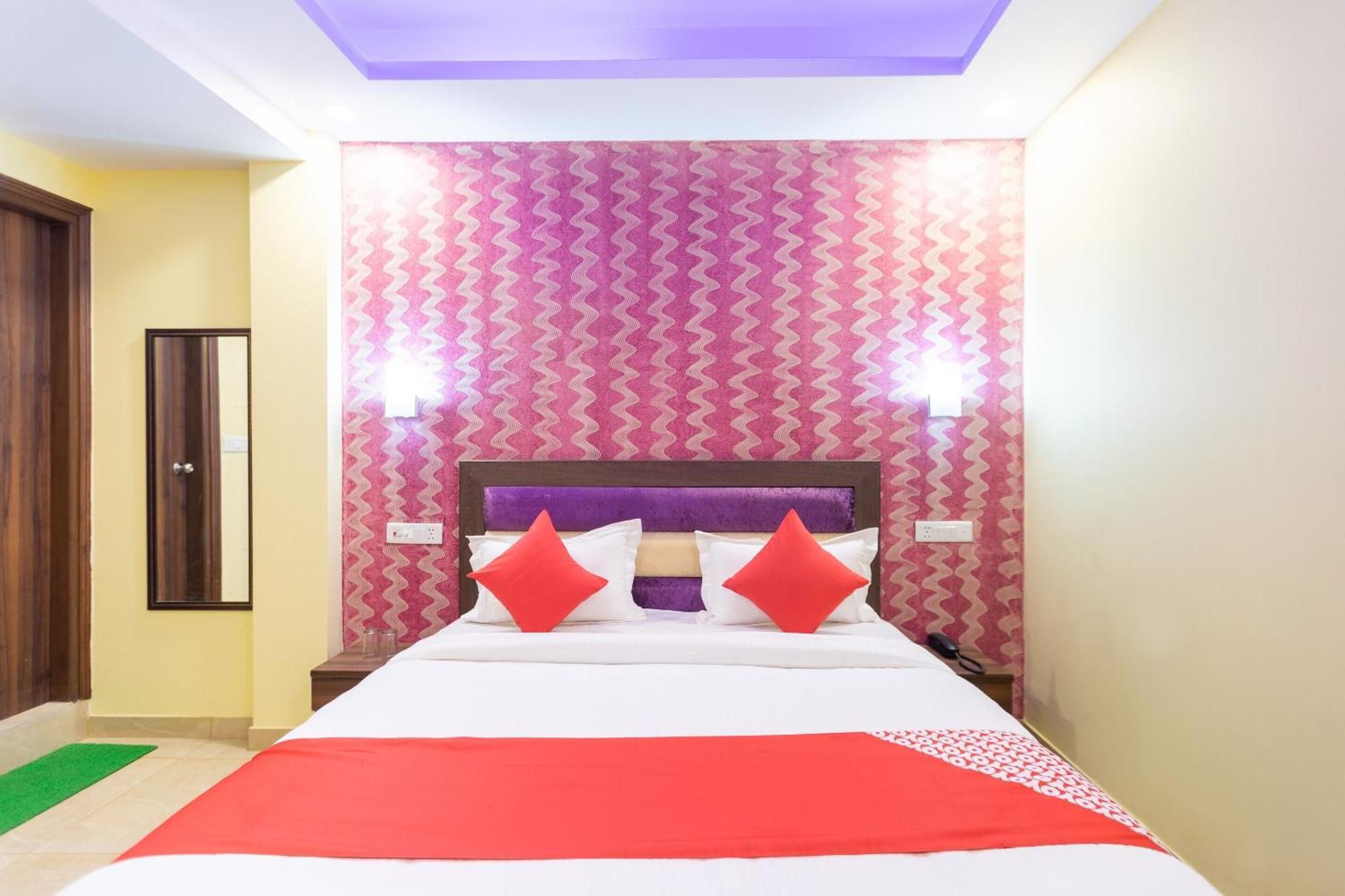 Super Oyo Hotel O Red Stone Inn Нью-Делі Екстер'єр фото